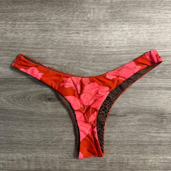 ❤️SOLD❤️ ACACIA CELINE TOP + OSLO BOTTOM IN AHUNUI - Picture 2 of 2